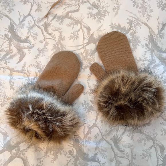 Accessories - Faux fur trim mittens